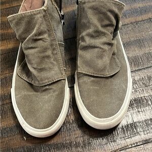 Women’s Casual Canvas Shoes - Blowfish